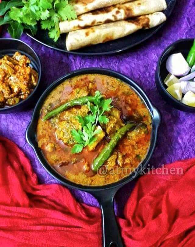 Chettinad Mutton Kuzhambu / Mutton Curry / South Indian Mutton Curry